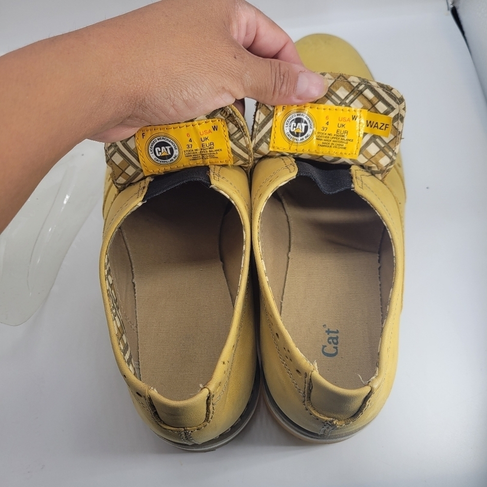 Cat Caterpillar Women's Flat Shoes Size 6 Light Yellow Leather LOAFERS - Picture 8 of 14